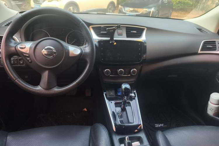 Used Nissan Sylphy 2018 1.6XV CVT Deluxe Edition Center Console