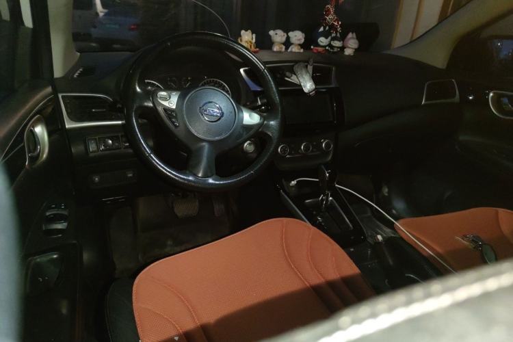 Used Nissan Sylphy 2018 1.6XV CVT Deluxe Edition Center Console