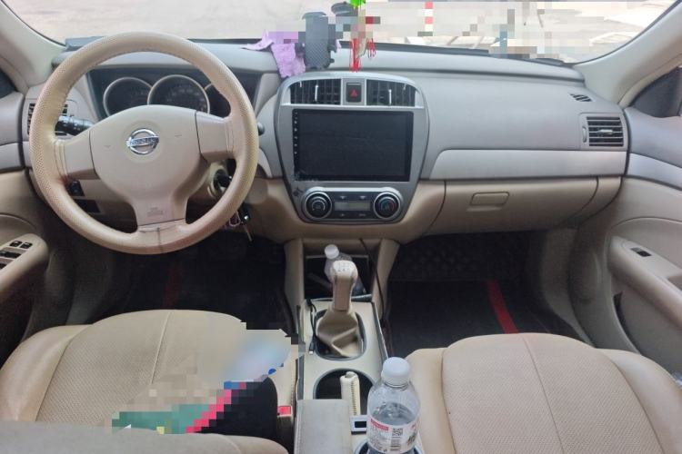Used Nissan Sylphy 2018 Classic 1.6XE+ Manual Leading Edition Center Console