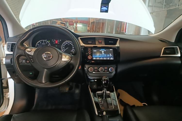 Used Nissan Sylphy 2018 1.6XV CVT Deluxe Edition Center Console
