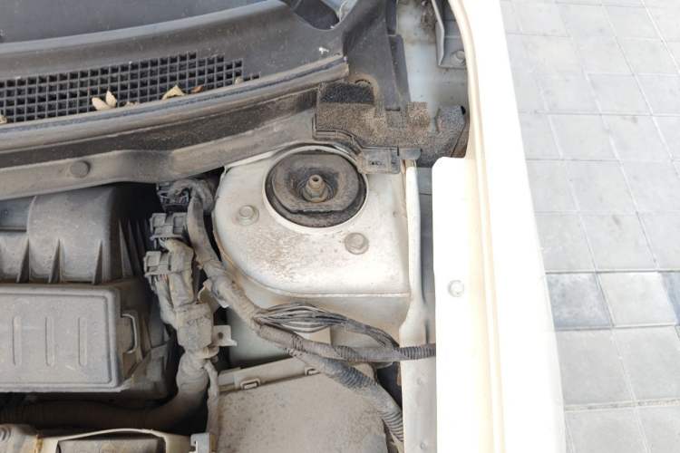 Used Nissan Sylphy 2018 Classic 1.6XE Manual Comfort Edition Engine Bay Left