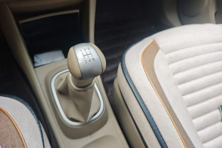 Used Nissan Sylphy 2018 Classic 1.6XE Manual Comfort Edition Gear Lever