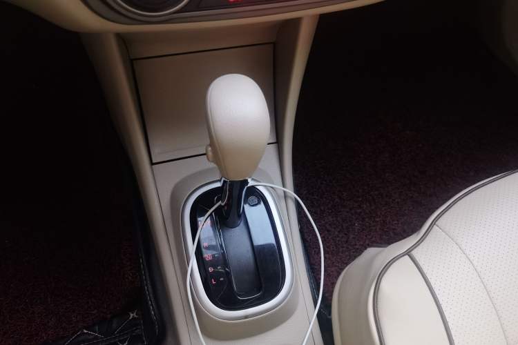 Used Nissan Sylphy 2018 Classic 1.6XE+ CVT Leading Edition Gear Lever