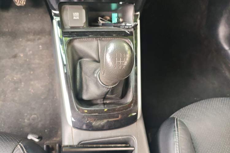 Used Nissan Sylphy 2018 1.6XL Manual Luxury Edition Gear Lever