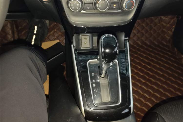 Used Nissan Sylphy 2018 1.6XV CVT Deluxe Edition Gear Lever
