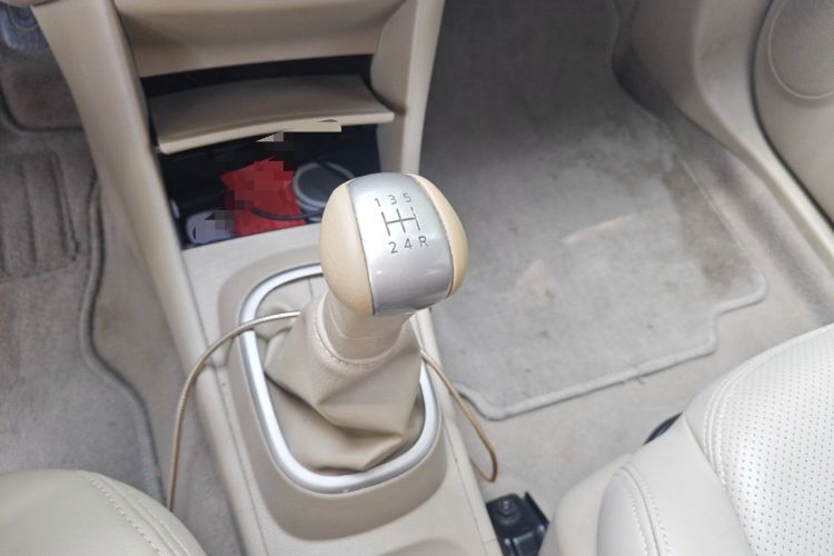 Used Nissan Sylphy 2018 Classic 1.6XE Manual Comfort Edition Gear Lever