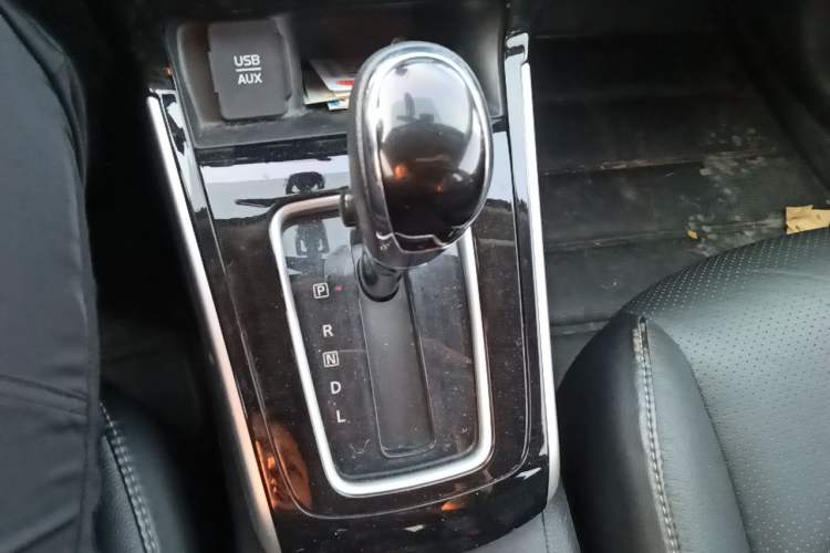 Used Nissan Sylphy 2018 Classic 1.6XE+ CVT Luxury Edition Gear Lever