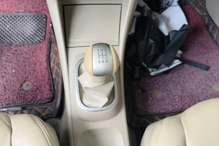 Used Nissan Sylphy 2018 Classic 1.6XE+ Manual Leading Edition Gear Lever