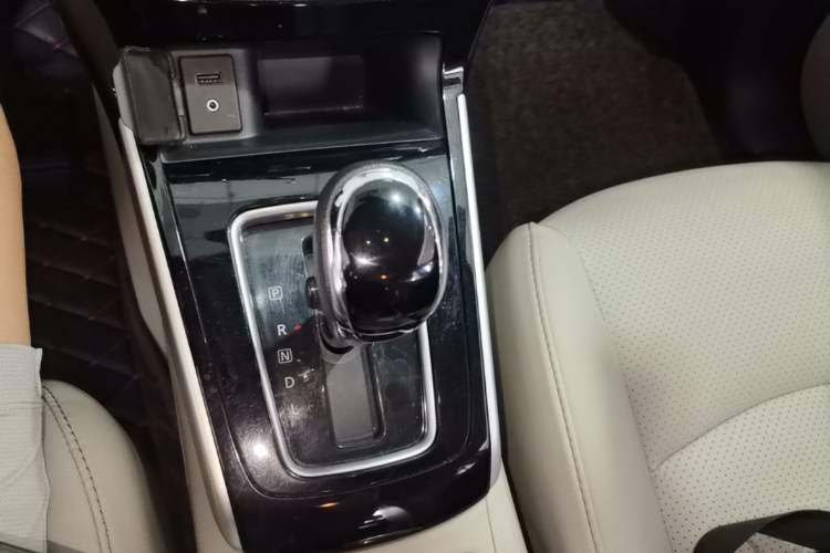 Used Nissan Sylphy 2018 1.6XV CVT Deluxe Edition Gear Lever
