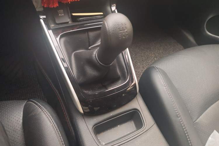 Used Nissan Sylphy 2018 1.6XL Manual Luxury Edition Gear Lever