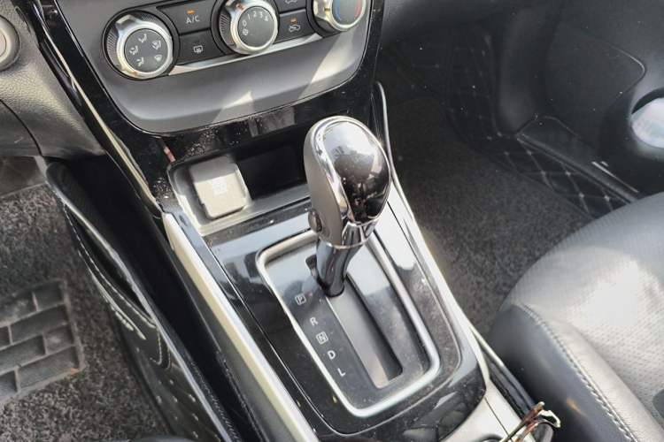 Used Nissan Sylphy 2018 1.6XV CVT Deluxe Edition Gear Lever