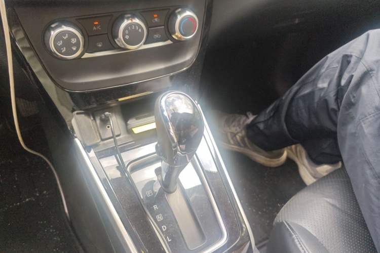 Used Nissan Sylphy 2018 1.6XV CVT Deluxe Edition Gear Lever