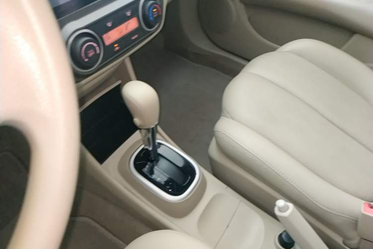 Used Nissan Sylphy 2018 Classic 1.6XE+ CVT Luxury Edition Gear Lever