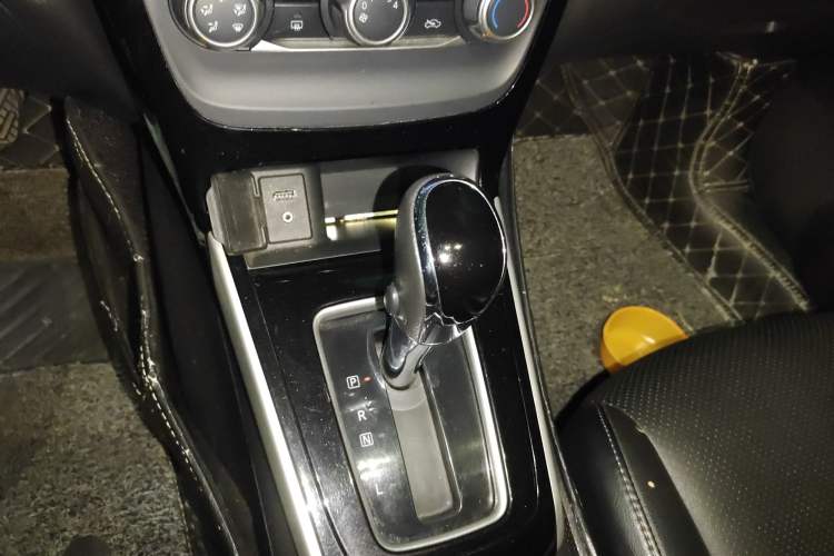Used Nissan Sylphy 2018 1.6XV CVT Deluxe Edition Gear Lever