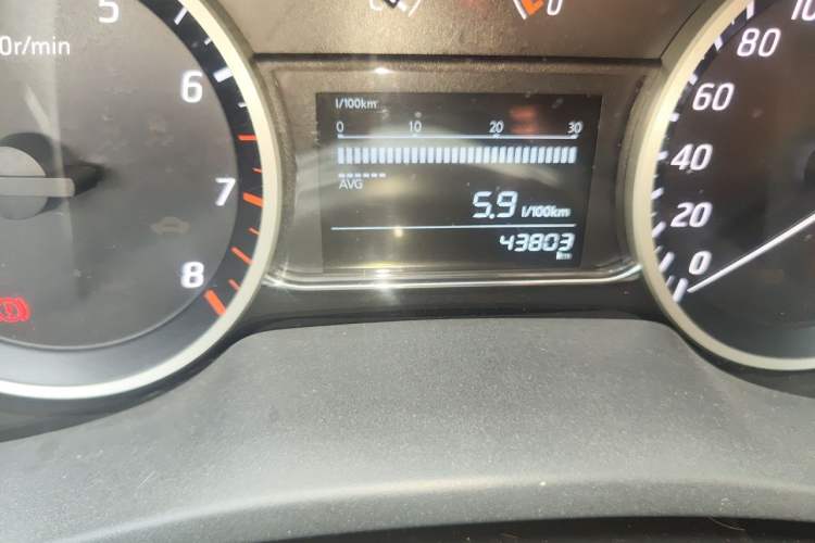 Used Nissan Sylphy 2018 1.6XL Manual Luxury Edition Odometer Close Up