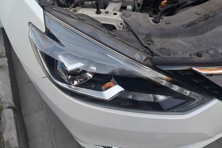 Used Nissan Sylphy 2018 1.6XV CVT Deluxe Edition Right Front Headlight