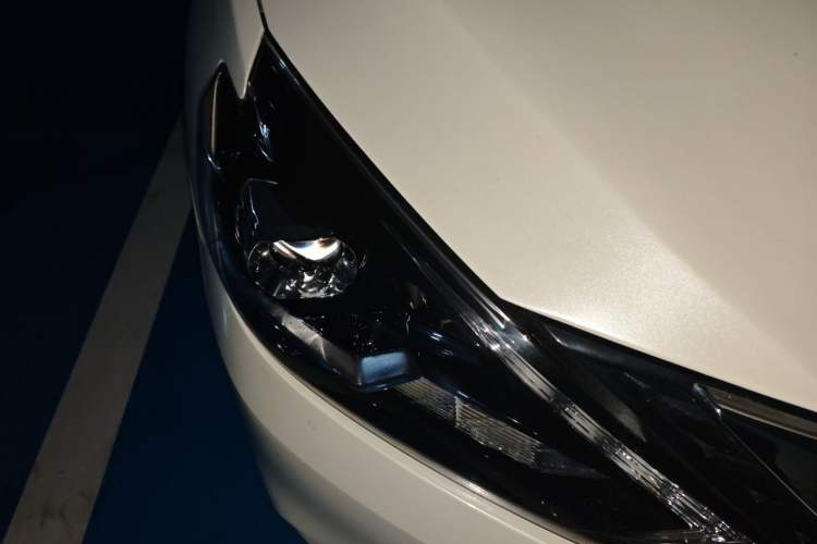 Used Nissan Sylphy 2018 1.6XV CVT Deluxe Edition Right Front Headlight