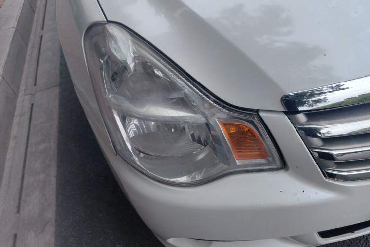 Used Nissan Sylphy 2018 Classic 1.6XE Manual Comfort Edition Right Front Headlight