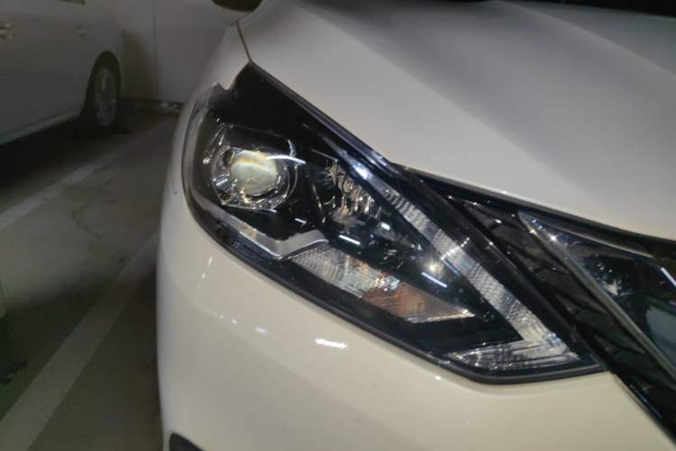 Used Nissan Sylphy 2018 1.6XV CVT Deluxe Edition Right Front Headlight