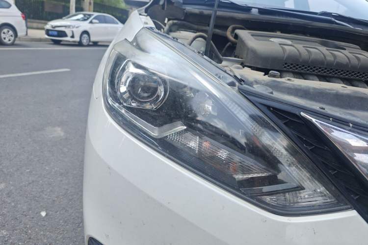 Used Nissan Sylphy 2018 1.6XV CVT Deluxe Edition Right Front Headlight