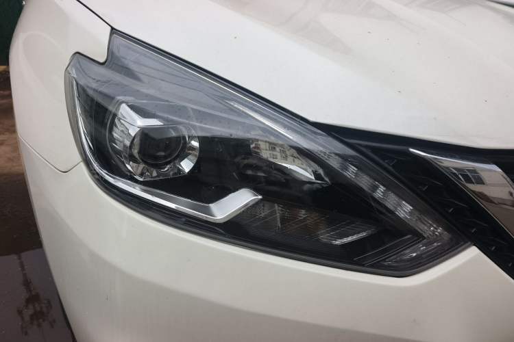 Used Nissan Sylphy 2018 1.6XV CVT Deluxe Edition Right Front Headlight