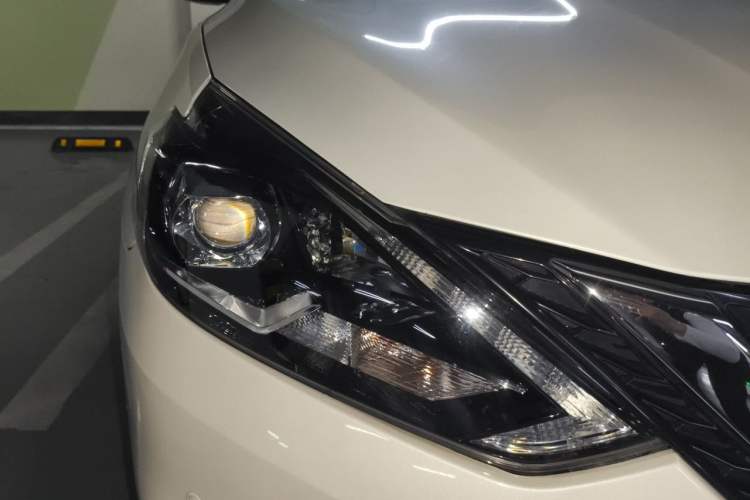 Used Nissan Sylphy 2018 1.6XV CVT Deluxe Edition Right Front Headlight