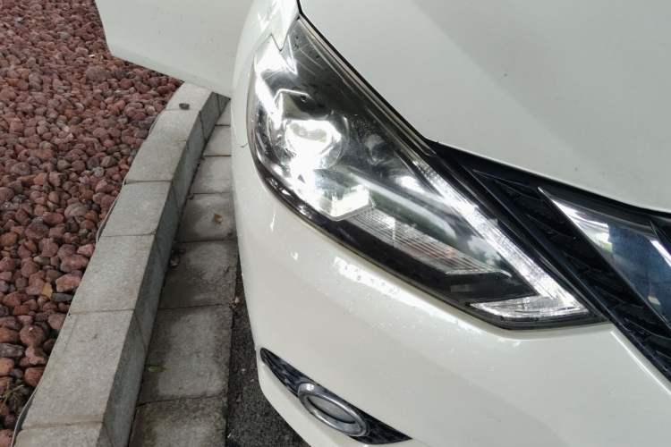 Used Nissan Sylphy 2018 1.6XV CVT Deluxe Edition Right Front Headlight