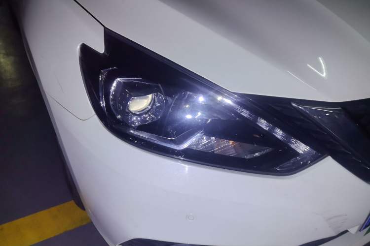 Used Nissan Sylphy 2018 1.6XV CVT Deluxe Edition Right Front Headlight