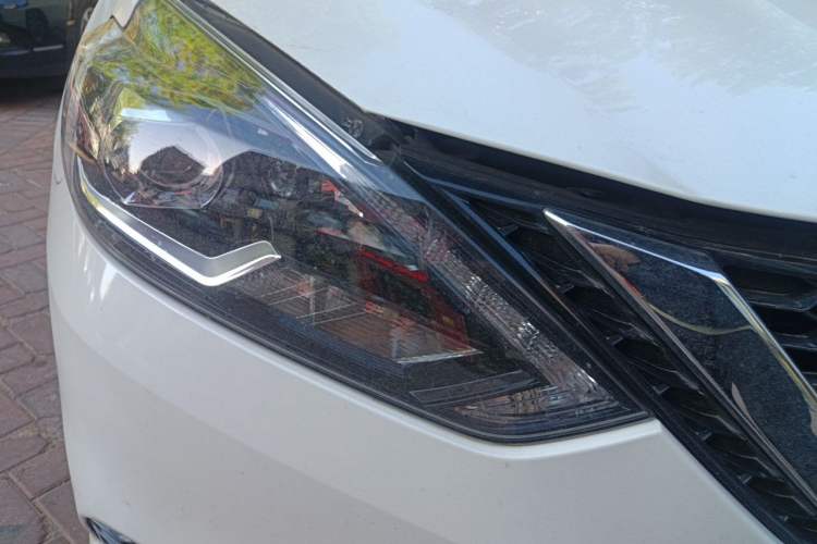 Used Nissan Sylphy 2018 1.6XV CVT Deluxe Edition Right Front Headlight