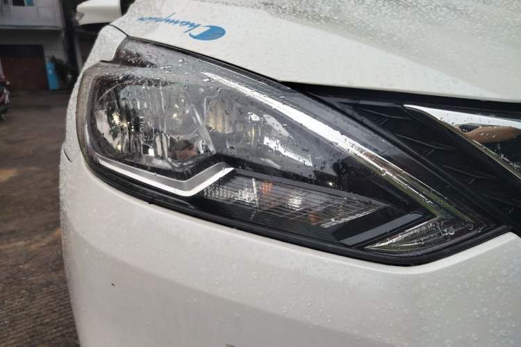 Used Nissan Sylphy 2018 1.6XL Manual Luxury Edition Right Front Headlight