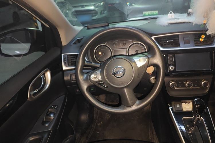 Used Nissan Sylphy 2018 1.6XV CVT Deluxe Edition Steering Wheel