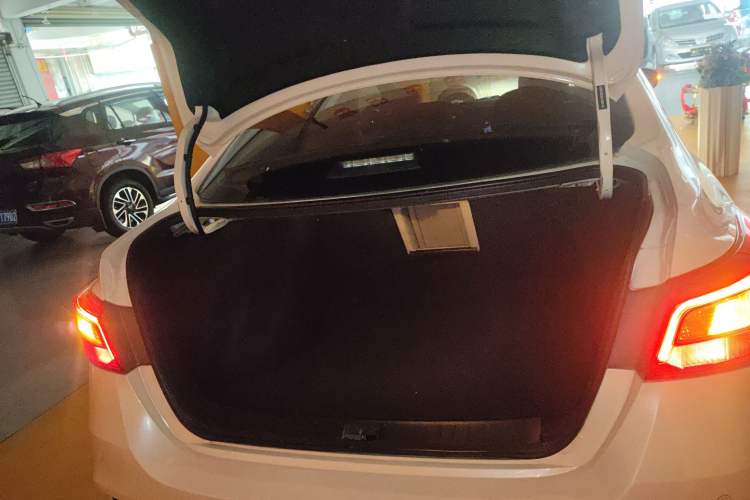 Used Nissan Sylphy 2018 1.6XV CVT Deluxe Edition Trunk