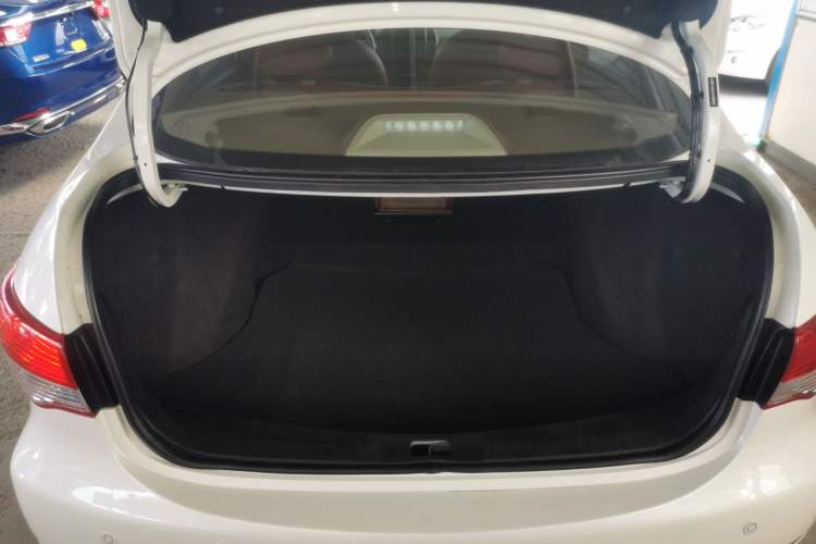 Used Nissan Sylphy 2018 Classic 1.6XE+ Manual Leading Edition Trunk
