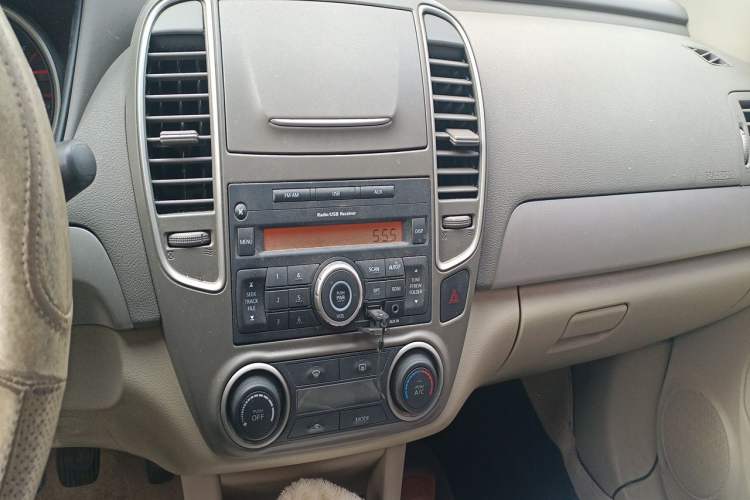 Used Nissan Sylphy 2018 Classic 1.6XE+ Manual Leading Edition Audio And AC Panel