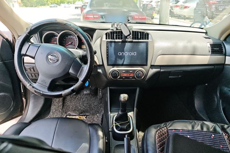 Used Nissan Sylphy 2018 Classic 1.6XE+ Manual Leading Edition Center Console