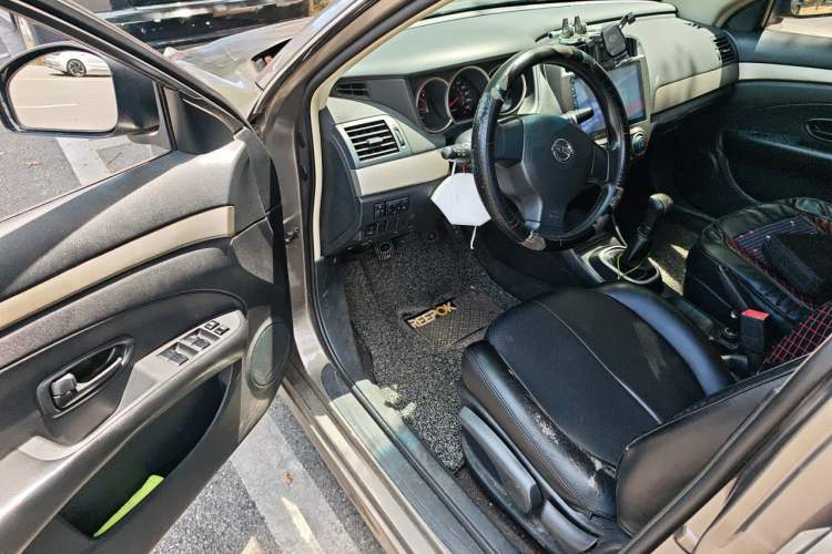 Used Nissan Sylphy 2018 Classic 1.6XE+ Manual Leading Edition Driver Seat