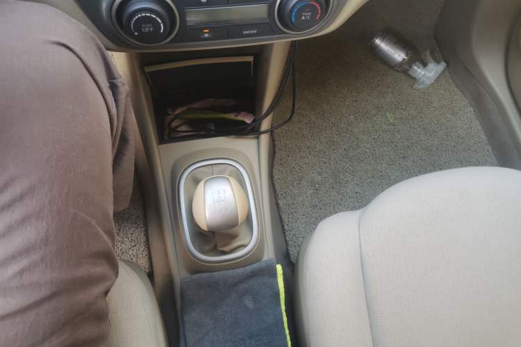 Used Nissan Sylphy 2018 Classic 1.6XE+ Manual Leading Edition Gear Lever