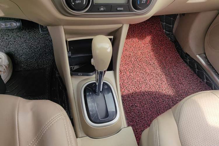 Used Nissan Sylphy 2018 Classic 1.6XE+ CVT Leading Edition Gear Lever