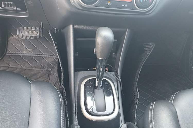 Used Nissan Sylphy 2018 Classic 1.6XE+ CVT Leading Edition Gear Lever