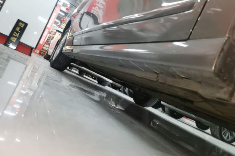Used Nissan Sylphy 2018 Classic 1.6XE+ CVT Leading Edition Right Side Sill