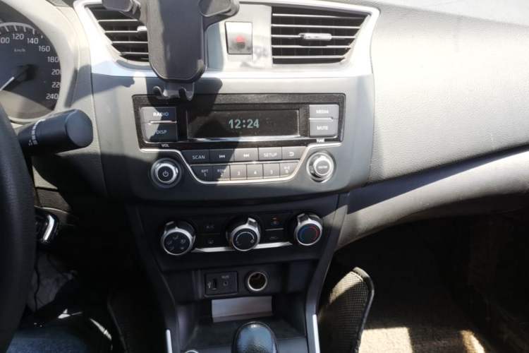Used Nissan Sylphy 2019 Classic 1.6XE CVT Comfort Edition Audio And AC Panel