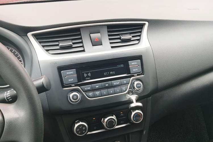Used Nissan Sylphy 2019 Classic 1.6XE CVT Comfort Edition Audio And AC Panel