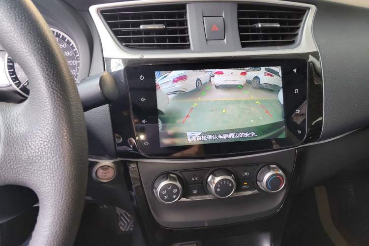 Used Nissan Sylphy 2019 1.6XV CVT Smart Connect Luxury Edition China VI Standard Audio And AC Panel