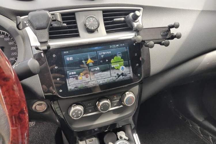 Used Nissan Sylphy 2019 1.6XV CVT Smart Connect Luxury Edition China VI Standard Audio And AC Panel