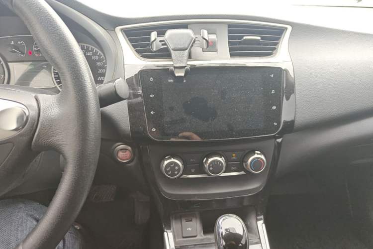 Used Nissan Sylphy 2019 1.6XV CVT Smart Connect Luxury Edition China VI Standard Audio And AC Panel