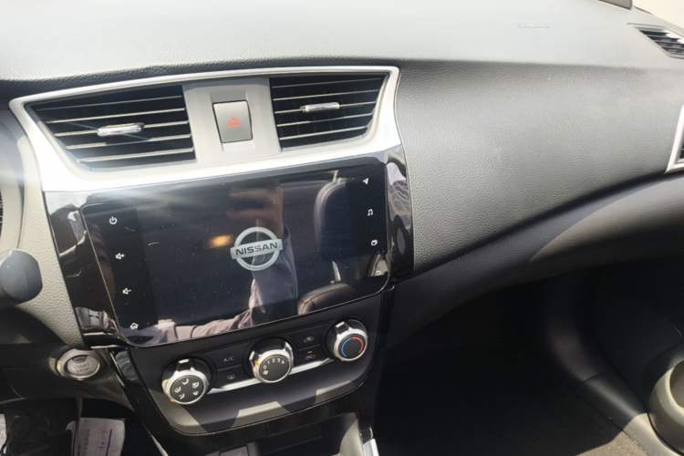 Used Nissan Sylphy 2019 1.6XV CVT Smart Connect Luxury Edition China VI Standard Audio And AC Panel
