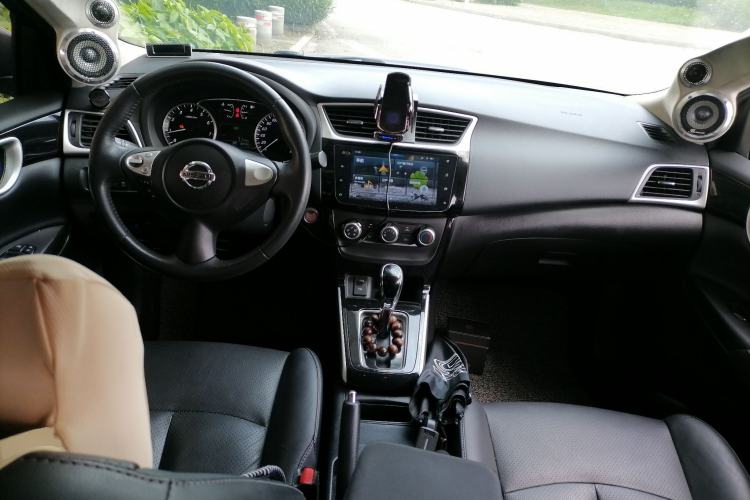 Used Nissan Sylphy 2019 1.6XV CVT Smart Connect Luxury Edition China VI Standard Center Console