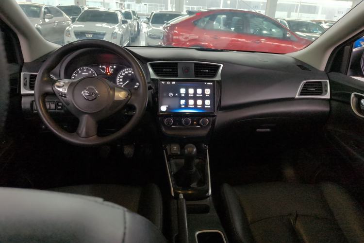Used Nissan Sylphy 2019 1.6XL Manual Luxury Version China VI Standard Center Console