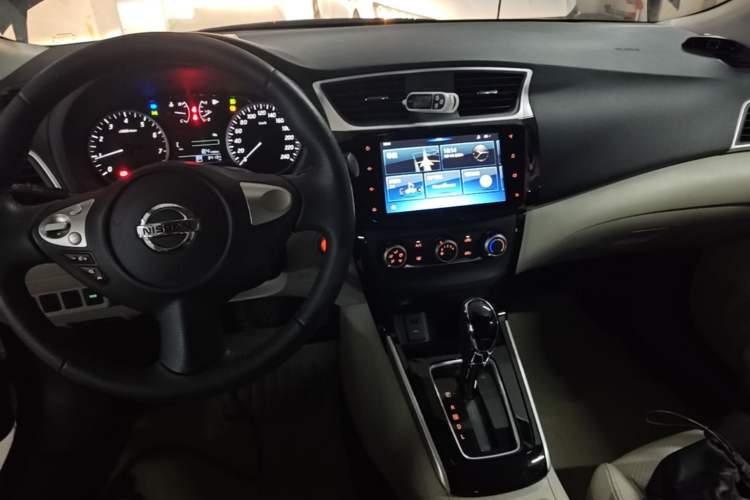 Used Nissan Sylphy 2019 1.6XV CVT Smart Connect Luxury Edition China VI Standard Center Console