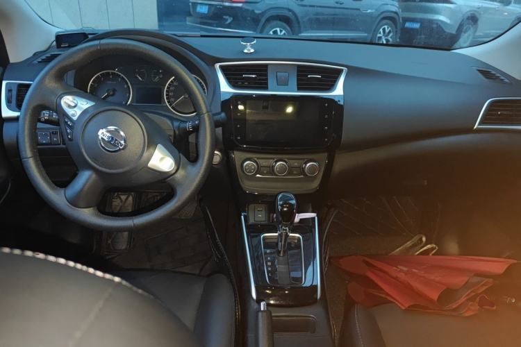 Used Nissan Sylphy 2019 1.6XV CVT Smart Connect Luxury Edition China VI Standard Center Console